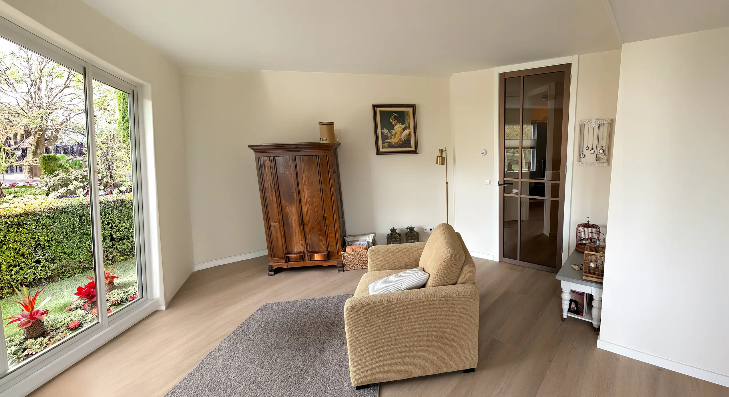 Huiskamer met nieuwe deur